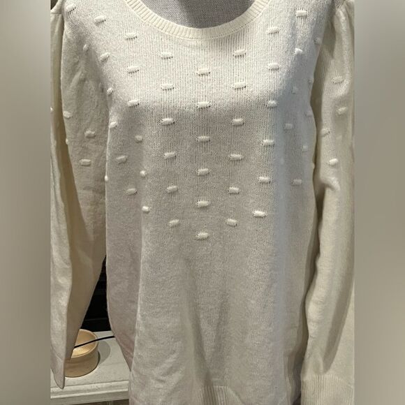 NWT Women’s 2X White Sweater Very Soft NEW - Picture 2 of 8